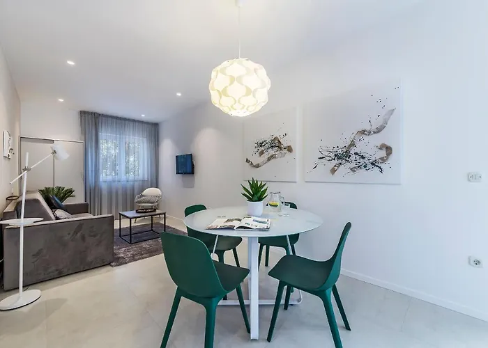 Zulijani A4 * Rabac